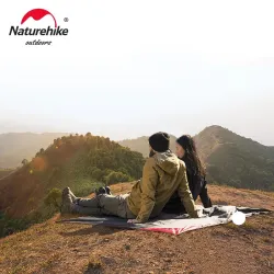 Mata wodoodporna NATUREHIKE: trwała i przenośna na wędrówki i kemping
